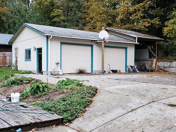 3rd image of 20560 Stephen Dr NE