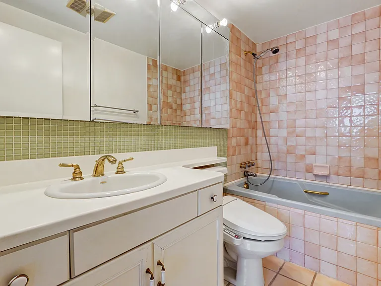 10787 Wilshire Blvd #802 — Photo 22