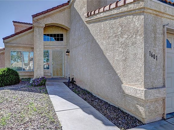 2nd image of 1601 Royal Palm Dr