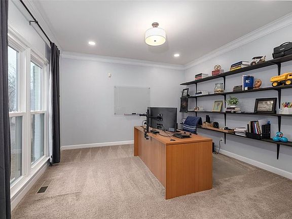 3rd image of 183 Rugby Dr