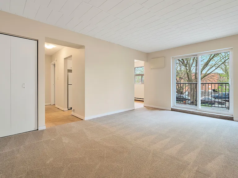 3410 Peter St — Photo 8