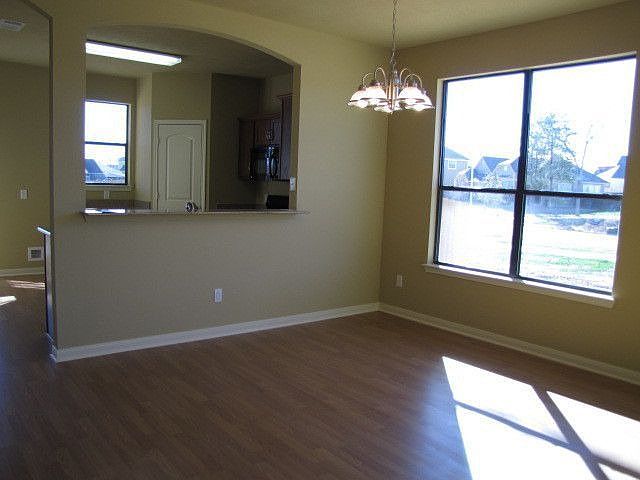 2nd image of 2002 Spring Leaf Ct