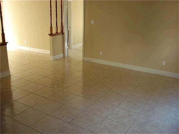 2nd image of 1531 Crawley Ct
