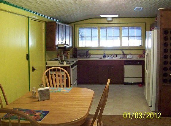 3rd image of 301 E Doel Bean St
