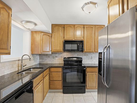 3rd image of 106 Spring Ridge Ct
