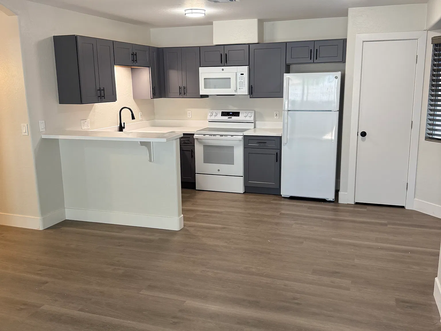 2 bed, 800 sqft, $1,400 — Photo 1