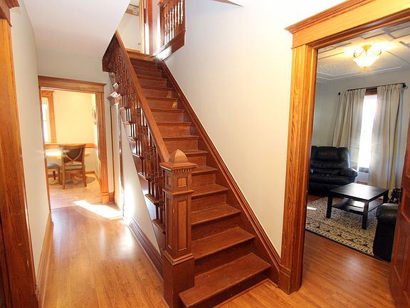 3rd image of 427 W Judd St