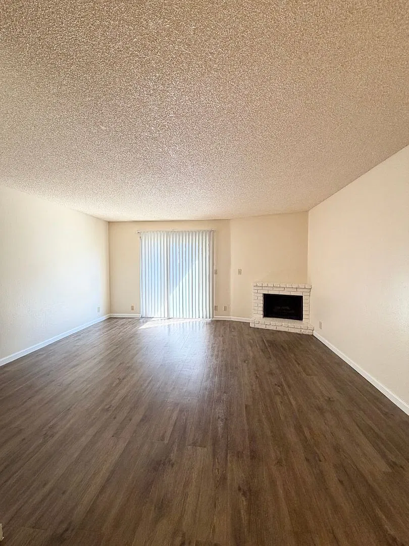Merit Manor Apartments — Photo 3