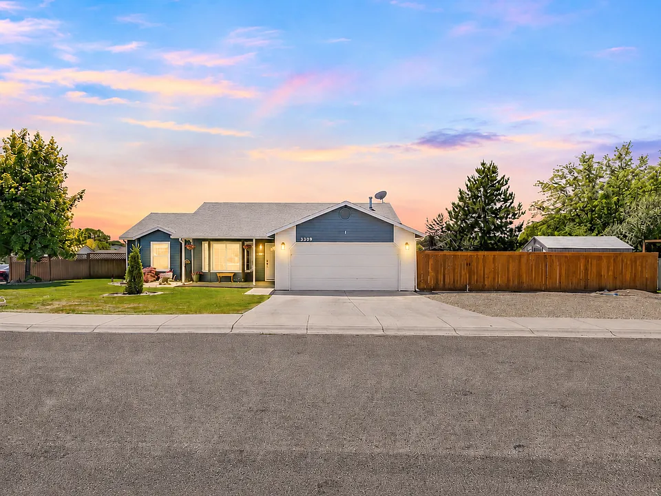 3309 Robinhood Loop