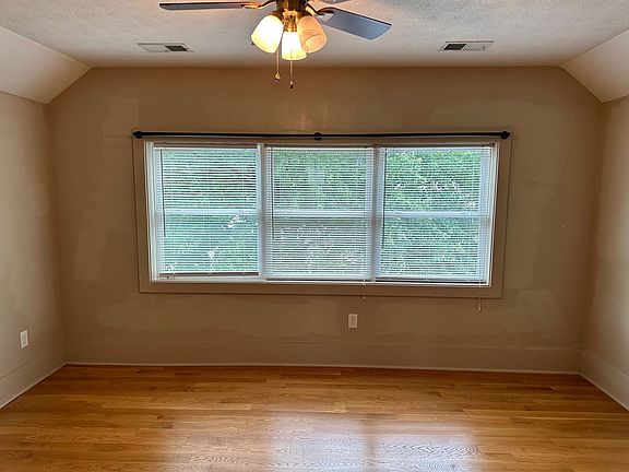 3rd image of 218 University Ave Unit A