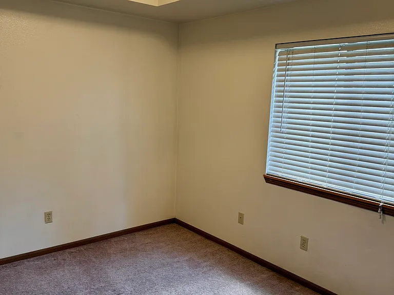 512 S Dubuque St #2 — Photo 11