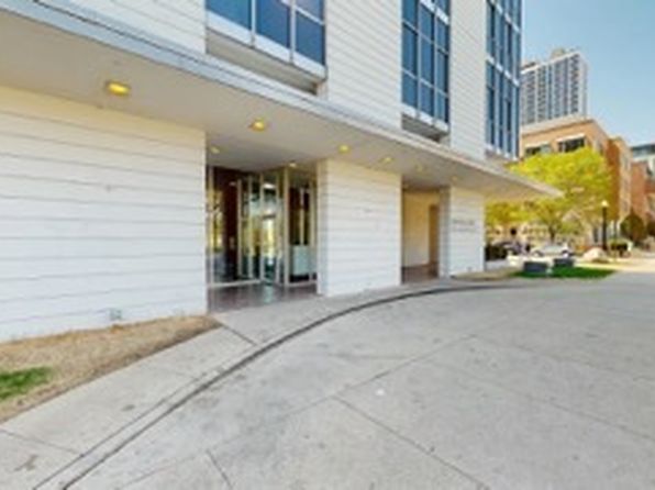 1555 N Dearborn Pkwy APT 2A