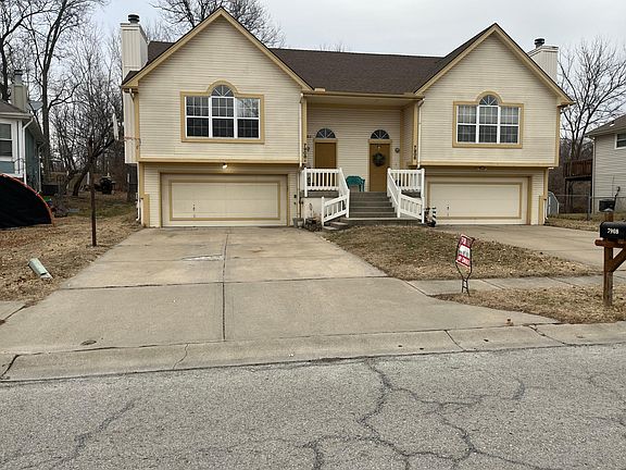Large 3 bedroom 2 Full & 1/2 bathroom unit with walkout basement, washer/dryer hookups with 2 car garage!