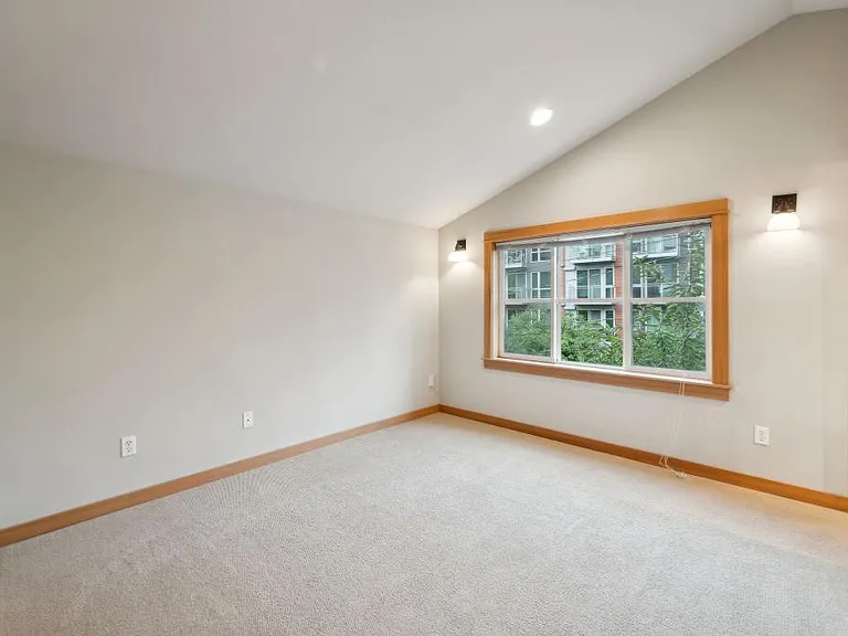 825 NE 67th St #A — Photo 21