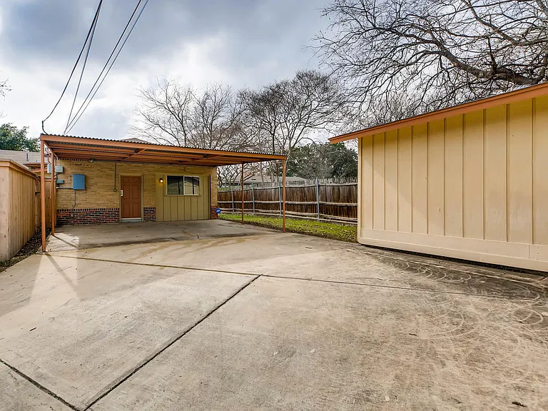 405 Quentin Dr — Photo 26