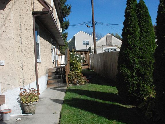 4th image of 328 E North Ln