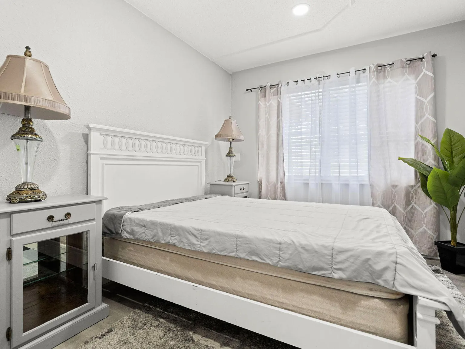 4 bed, 2.0 bath, 1200 sqft, $1,001 — Photo 3