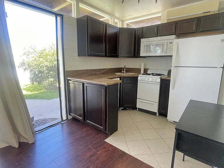 25662 Lane St — Photo 4