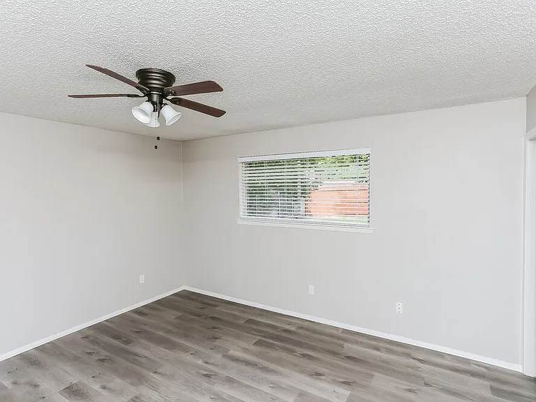 603 S Waxahachie St — Photo 9