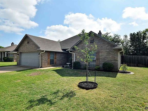 2nd image of 122 Amanda Ct