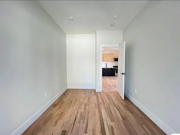 46 Van Reipen Avenue image 2 of 8