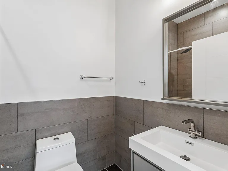 2028 E Fletcher St #1 — Photo 17