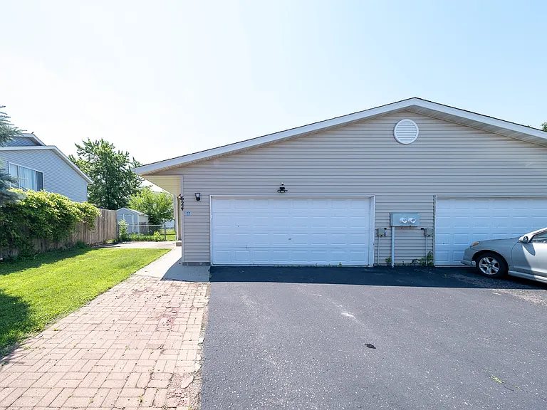 624 McIntosh Ct — Photo 25