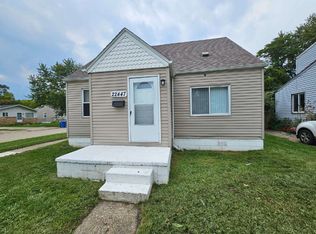 22447 Oaklane St, Warren, MI 48089