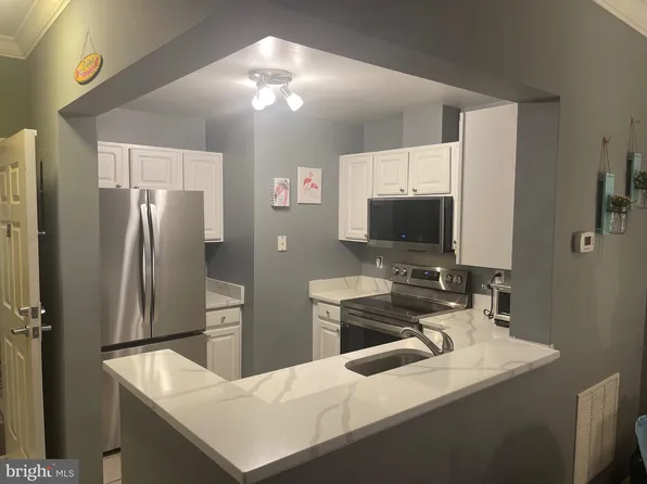 23 Pierside Dr Unit 108, Baltimore, MD 21230