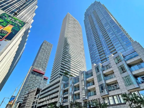 2221 Yonge St, Toronto, ON