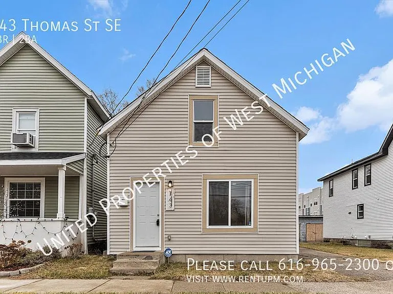 743 Thomas St SE — Photo 3
