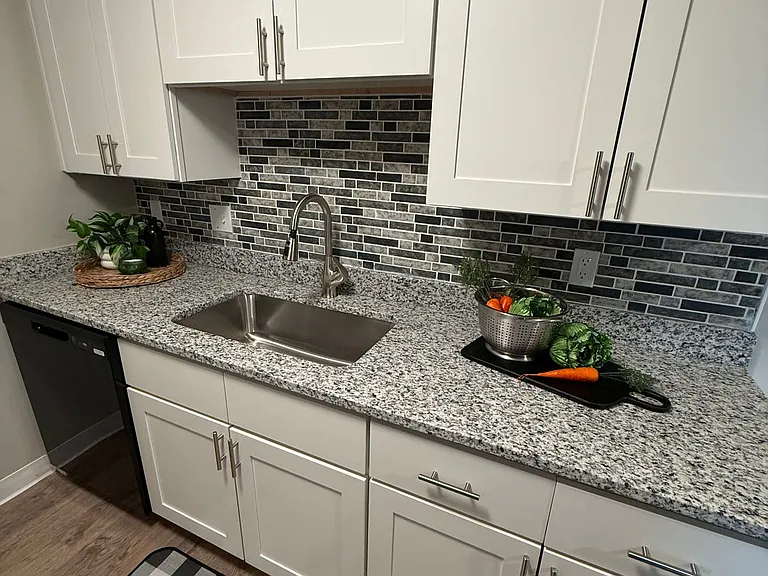 Bellevue Hills Apartment Homes — Photo 3
