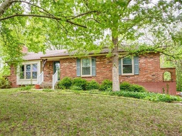 606 N Borgman Rd, Buckner, MO 64016