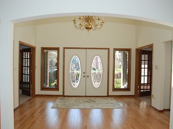 3rd image of 10 Oakwood Dr