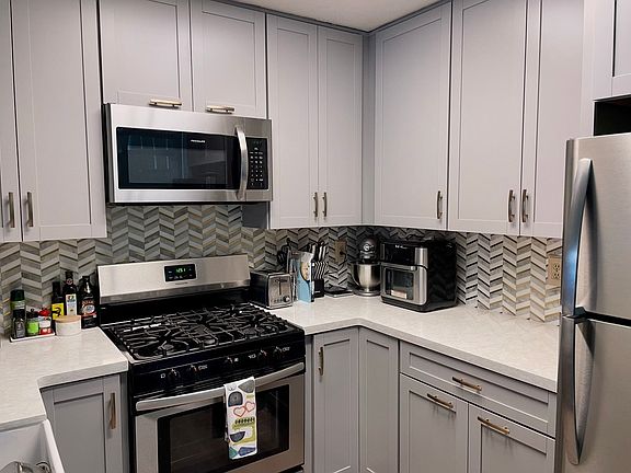 2nd image of 18006 River Cir APT 8