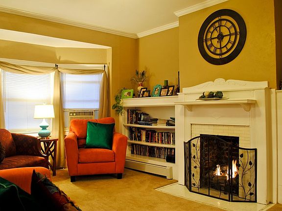 Living Room (Bay Side)