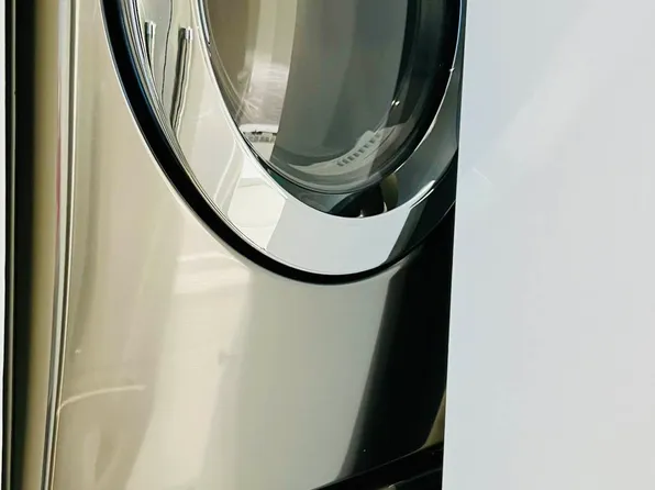 305 East 63rd Street image 4 of 24