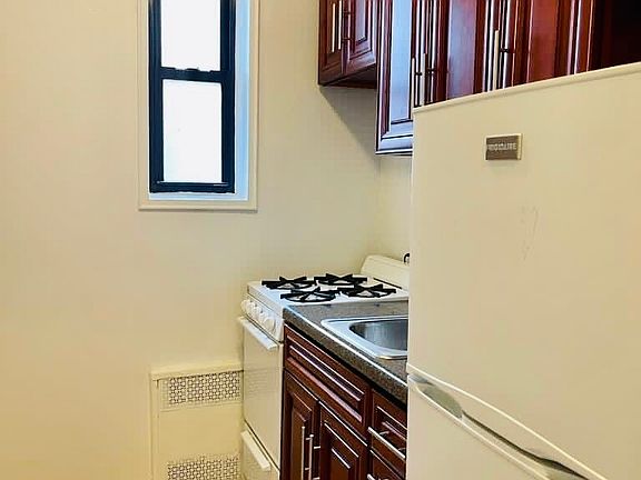 2nd image of 180 E 17th St APT 604
