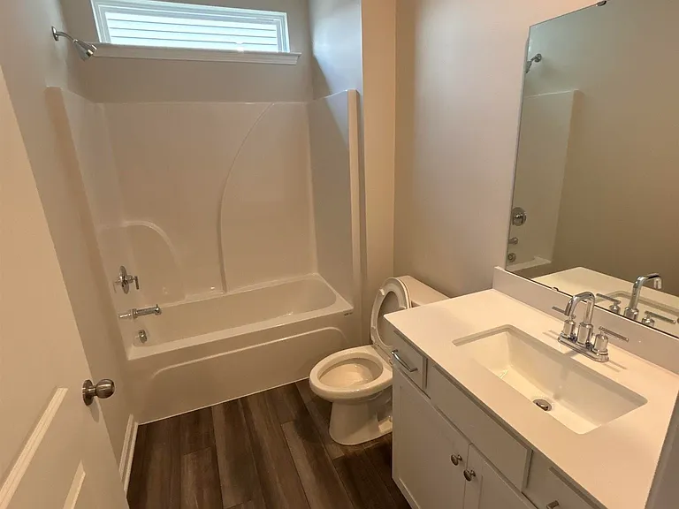 138 Parkwood Ct — Photo 15