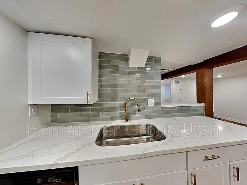 2 bed, 1.0 bath, 724 sqft, $1,492 — Photo 3