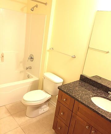 4th image of 2322 S Canal St Unit 405