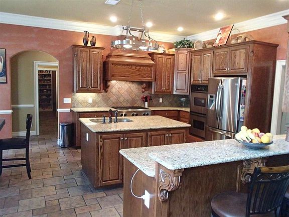 3rd image of 8202 Thames Cir