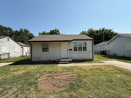 1601 E Arnold St Photo 1