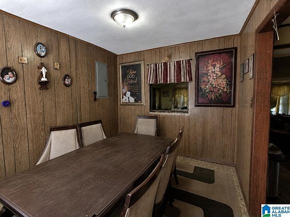 3rd image of 210 Oakleigh Dr