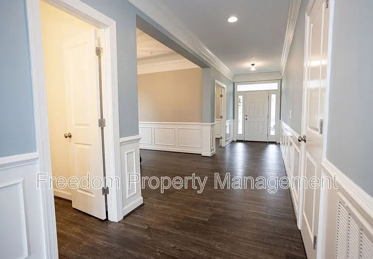 2425 Morgans Point Dr — Photo 4