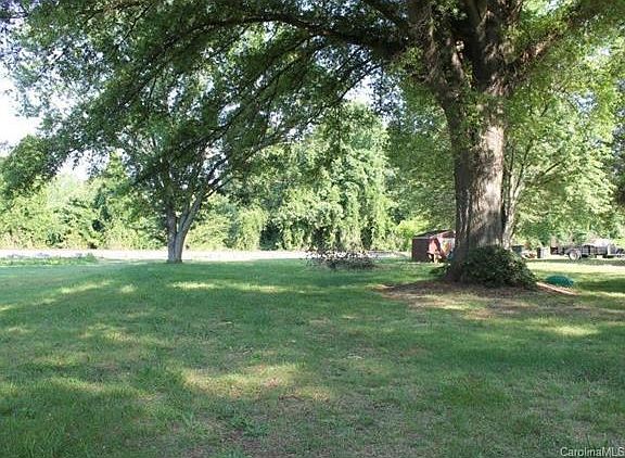 3rd image of 148 Leslie Loop