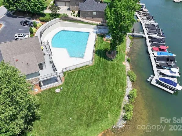 7881 Mariners Pointe Cir, Denver, NC 28037