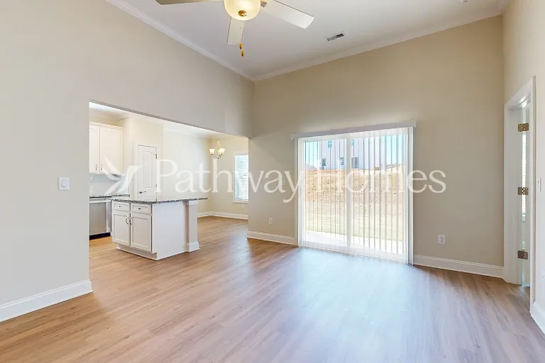 112 S Sina St — Photo 3