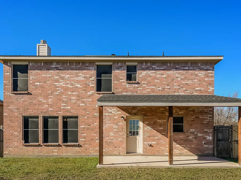 1326 Burleson St — Photo 17