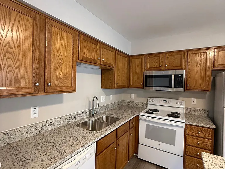 4003 Fountain Bridge Ct — Photo 8
